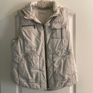 CAbi puffer vest! Cute & cozy 🤍🤍🤍🤍